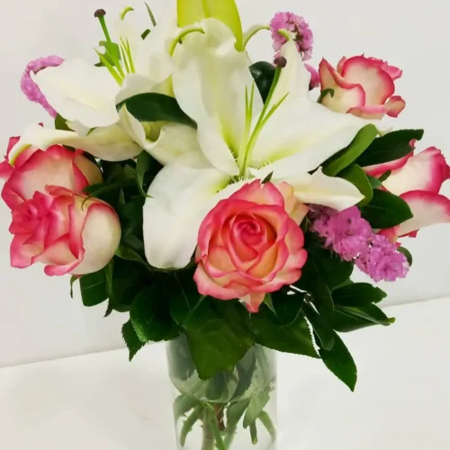 Μπουκέτο με τριαντάφυλλα και λίλιουμ
