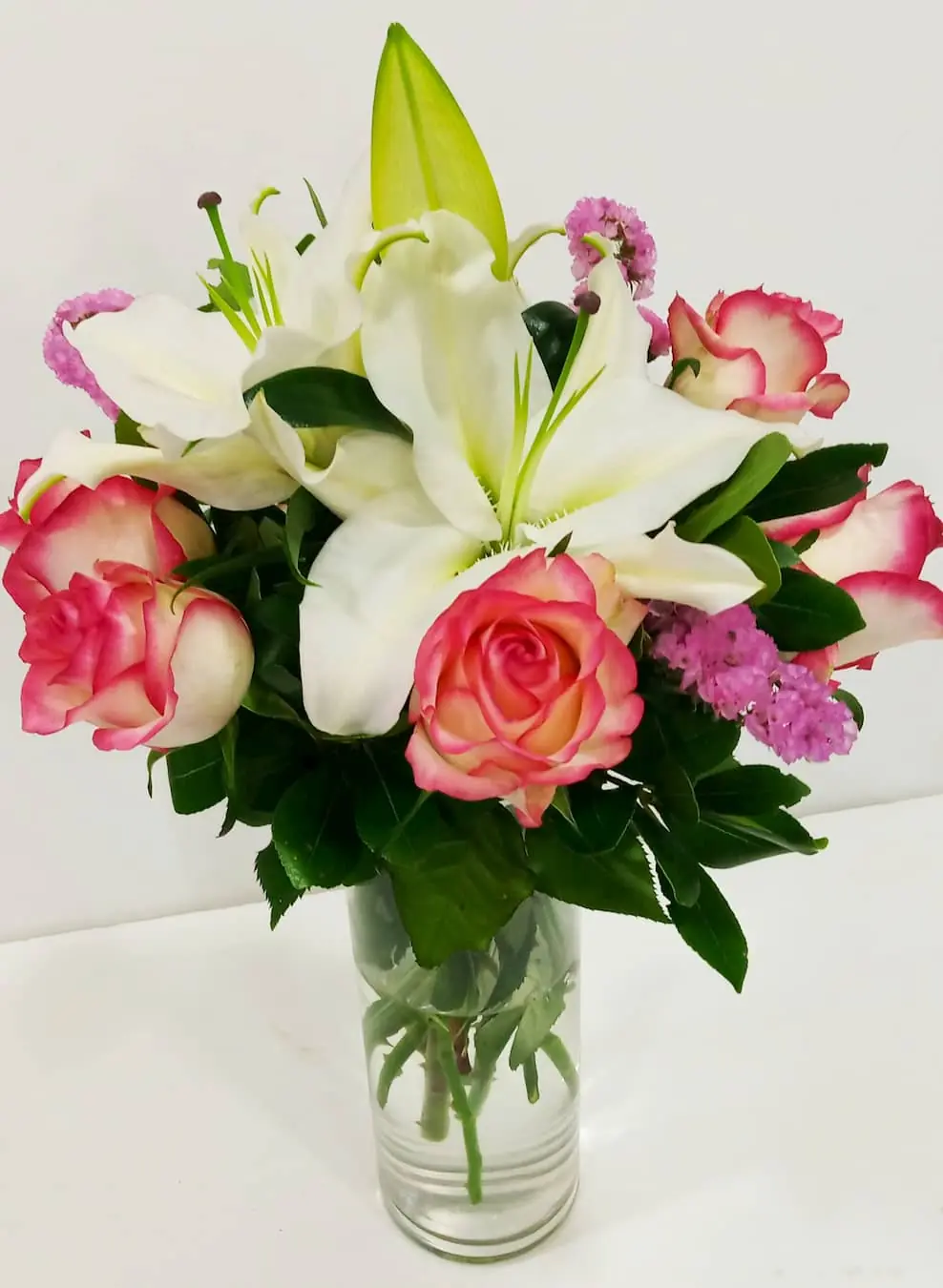 1 Μπουκέτο με τριαντάφυλλα και λίλιουμ Μπουκέτο με τριαντάφυλλα και λίλιουμ