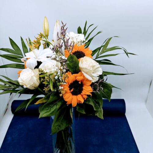 Μπουκέτο με ηλίανθους, τριαντάφυλλα και λίλιουμ