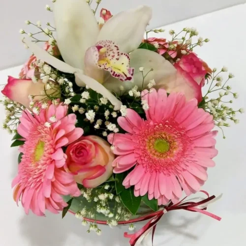 Ανθοσύνθεση σε στρογγυλή γυάλα